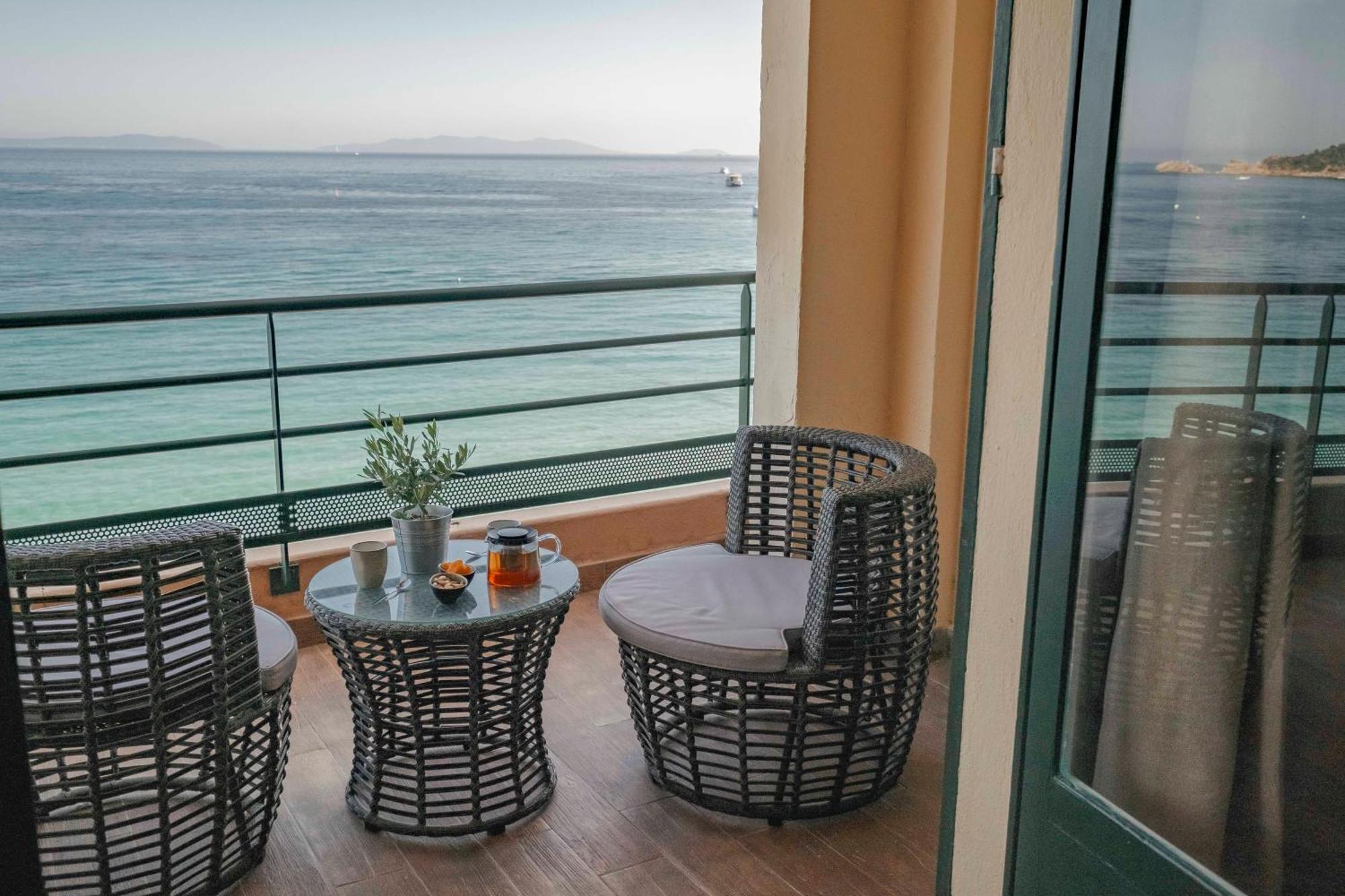Surplage Hotel Cavaliere เลอลาวองดูว์ ภายนอก รูปภาพ