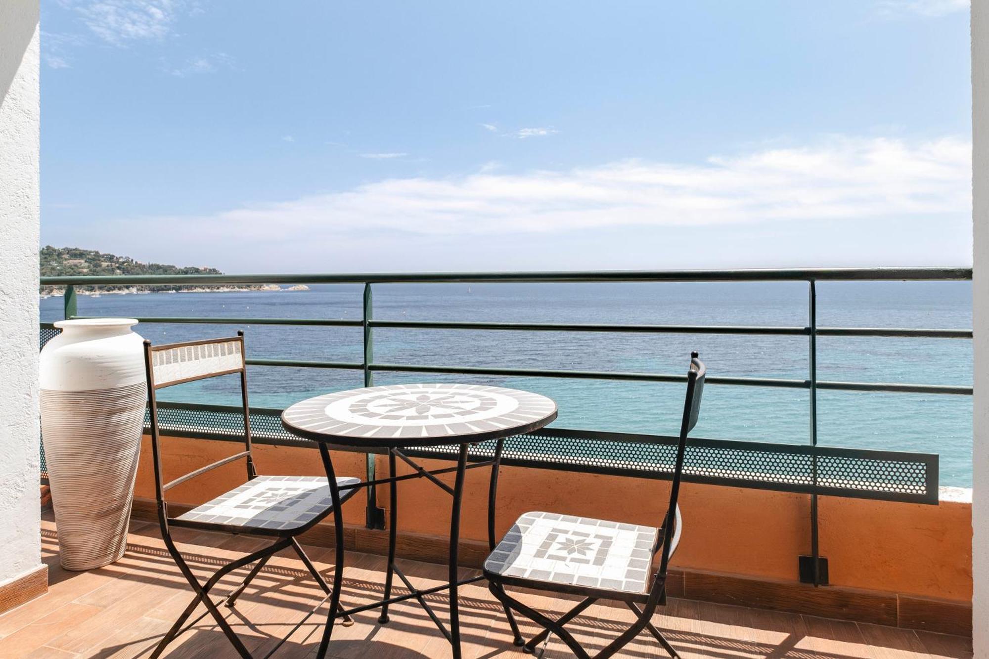 Surplage Hotel Cavaliere เลอลาวองดูว์ ภายนอก รูปภาพ