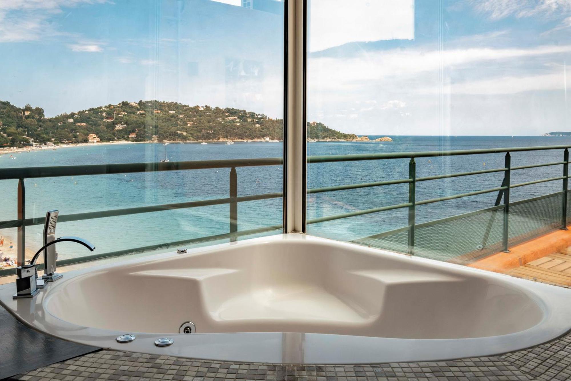 Surplage Hotel Cavaliere เลอลาวองดูว์ ภายนอก รูปภาพ