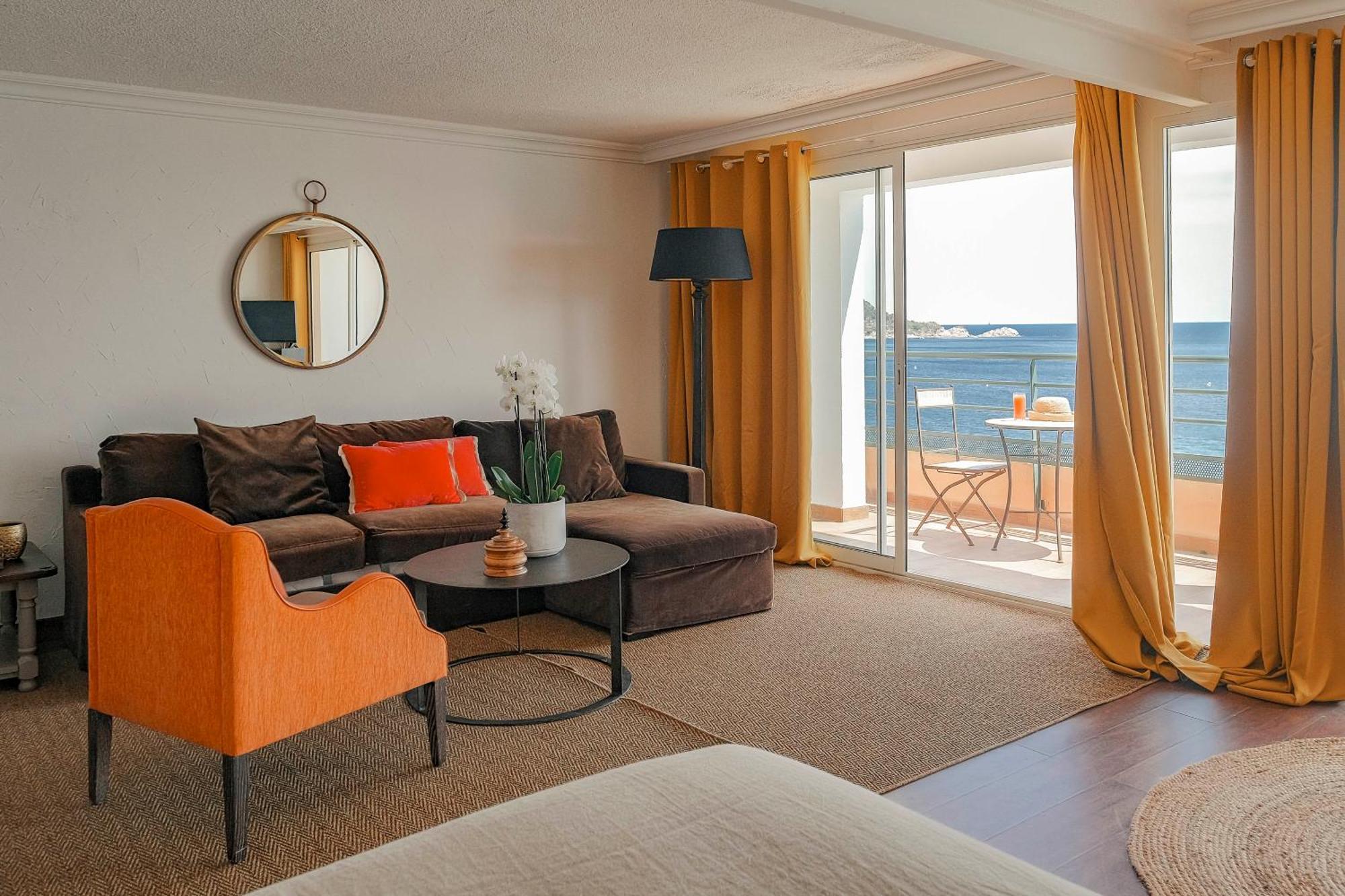 Surplage Hotel Cavaliere เลอลาวองดูว์ ภายนอก รูปภาพ