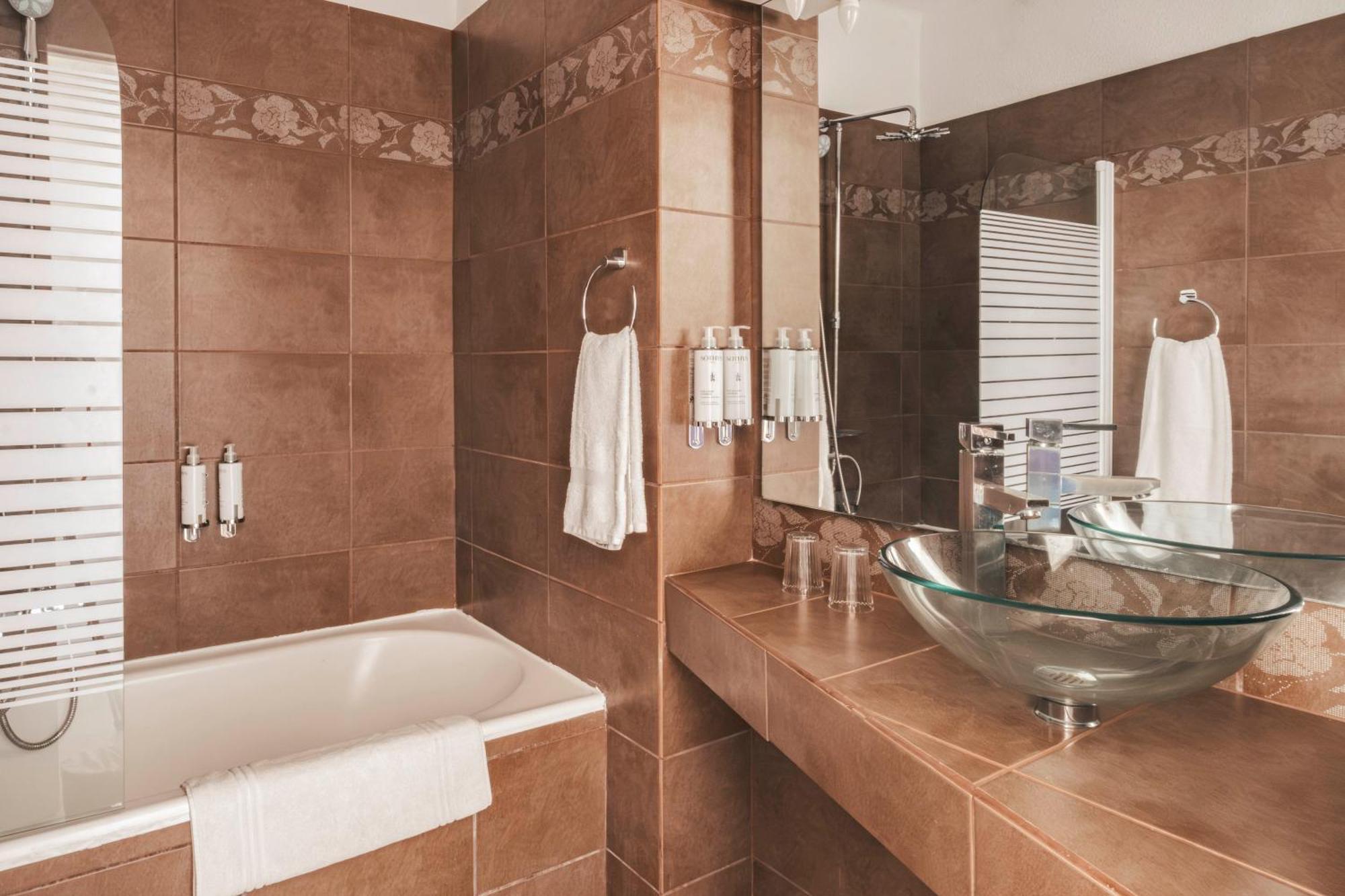 Surplage Hotel Cavaliere เลอลาวองดูว์ ภายนอก รูปภาพ